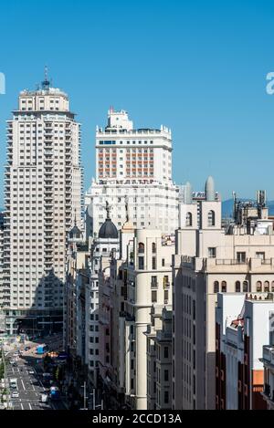 Madrid, Spanien - 15. August 2020: Stadtbild der Gran Via. Luftaufnahme Stockfoto