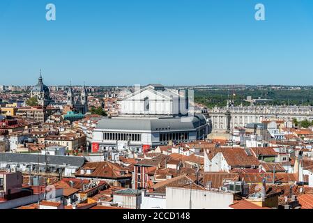 Madrid, Spanien - 15. August 2020: Stadtbild des alten Madrid. Luftaufnahme Stockfoto