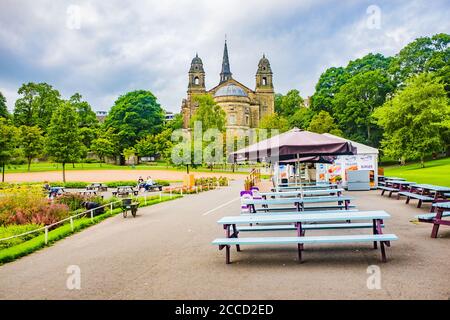 Edinburgh, Schottland 7. August 2020 Café und Sitzgelegenheiten in der schönen Princes Street Edinburgh Stockfoto