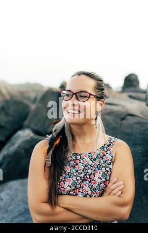 Portrait einer schönen smarten Frau mit Brille. Stockfoto