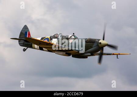 Vickers Supermarine Spitfire T9 MJ627 P-9G G-BMSB Stockfoto