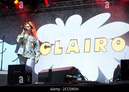 23.8.2019 Richfield Avenue Reading Berkshire UK Clairo tritt auf der bbc Radio eine Bühne am ersten Tag beim Lesefestival Stockfoto