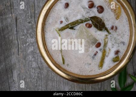 Kerala Oran Rezept - traditionelle Beilage während Onam zubereitet Schlemmen Sie mit Aschenkürbis und roten Bohnen Stockfoto