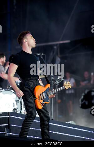 23.8.2019 Richfield Avenue Reading Berkshire UK Royal Blood treten auf der Hauptbühne am ersten Tag beim Reading Festival auf.Leute im Bild: Mike Kerr Stockfoto