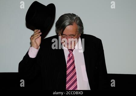 Wien, Österreich. Archivbild 01. Februar 2012. Richard Lugner in der Lugner City. Stockfoto