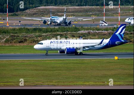 Helsinki / Finnland - 21. August 2020: SX-NEB, Airbus A320neo von Aegean, der vom Helsinki-Vantaa Airport abfliegt Stockfoto