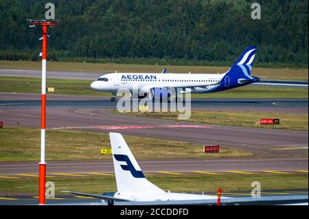 Helsinki / Finnland - 21. August 2020: SX-NEB, Airbus A320neo von Aegean, der vom Helsinki-Vantaa Airport abfliegt Stockfoto