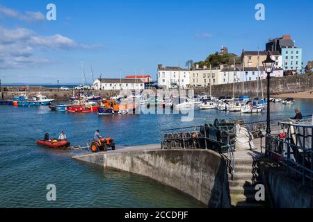 Tenby, Wales, UK , 14. Mai 2018 : Tenby Harbour, ein beliebtes Reiseziel am Meer und ein Ferienort für Urlaubsreisen Stockfoto