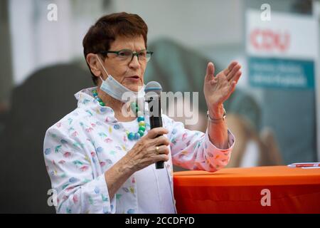 Neuss, Deutschland. August 2020. Rita SUESSMUTH, (Sussmuth), ehemalige Präsidentin des Bundestagswahlkampfes Stand XXL - Auftakt zum Kommunalwahlkampf der CDU NRW, am Freithof in Neuss am 17. August 2020, zur weltweiten Nutzung Quelle: dpa/Alamy Live News Stockfoto