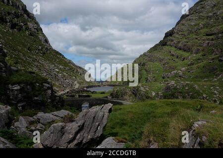Walking the Gap of Dunloe als Teil unseres Kerry Weg Wanderung im Jahr 2019 Stockfoto