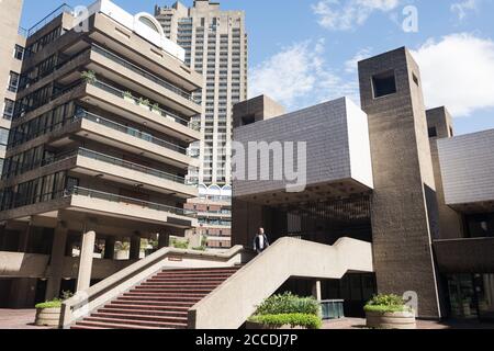 The Barbican Exhibition Centre and Estate, Silk Street, City of London, EC1, Großbritannien Stockfoto