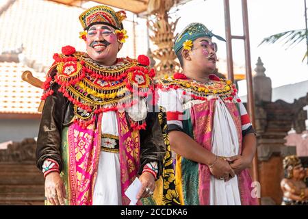Barong Animal Dance ist einer der traditionellen einheimischen balinesischen Tänze. Es ist der bekannteste Tanz der balinesischen Kultur, der den Kampf zwischen erzählt Stockfoto