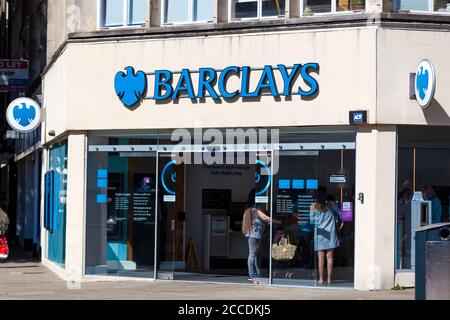 Swansea, Wales, Großbritannien, 30. Juni 2018: Barclays Bank Financial Banking Services in ihrer Einzelhandelsniederlassung in der Oxford Street Stockfoto