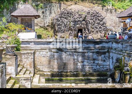 Goa Gajah, oder Elefantenhöhle, liegt auf der Insel Bali in der Nähe von Ubud, in Indonesien. Erbaut im 9. Jahrhundert, obwohl die genaue Herkunft der cav Stockfoto