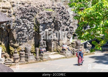 Goa Gajah, oder Elefantenhöhle, liegt auf der Insel Bali in der Nähe von Ubud, in Indonesien. Erbaut im 9. Jahrhundert, obwohl die genaue Herkunft der cav Stockfoto