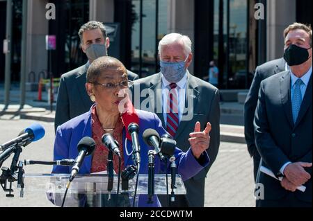 Rep. Eleanor Holmes Norton, D-DC, bietet Bemerkungen außerhalb des US Postal Service Headquarters während einer Pressekonferenz zu möglichen Änderungen im US Postdienst durch Postmaster General Louis DeJoy in Washington, DC, Dienstag, 18. August 2020. (Foto: Rod Lampey Jr./SIPA USA) Quelle: SIPA USA/Alamy Live News Stockfoto