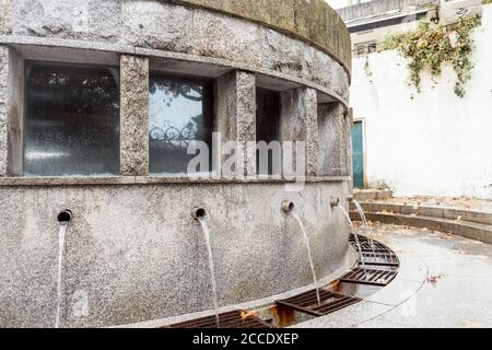 Öffentliche Aufnahme von Mineralwasser in Luso, Portugal, Europa Stockfoto