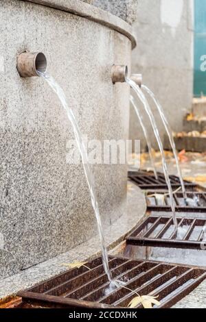 Öffentliche Aufnahme von Mineralwasser in Luso, Portugal, Europa Stockfoto