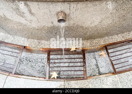 Öffentliche Aufnahme von Mineralwasser in Luso, Portugal, Europa Stockfoto