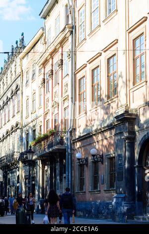 Lviv (Lwiw, Lemberg), Häuser am östlichen Seitenplatz Rynok (Marktplatz) in Lviv Oblast, Ukraine Stockfoto