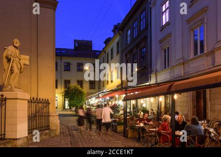 Lviv (Lwiw, Lemberg), Restaurant neben der Erzkathedrale Basilika Mariä Himmelfahrt (Lateinische Kathedrale) im Gebiet Lviv, Ukraine Stockfoto