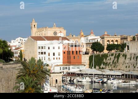 Alter Hafen mit Kathedrale, Ciutadella, Menorca Stockfoto