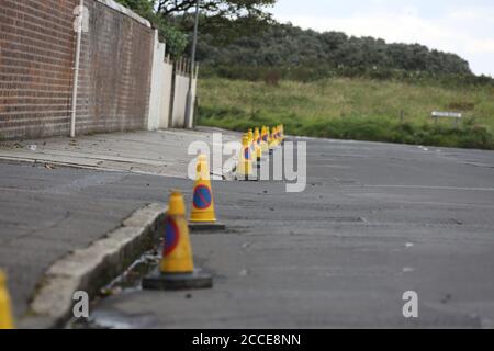 Troon, Ayrshire, Schottland, Großbritannien. August 2020. Einwohner von Troon sind mit Parkbeschränkungen und der Schließung von Fußwegen bei AIG WOMENS Open Golf unzufrieden, da ein weit verbreitetes Parkverbot und eine Schließung öffentlicher Parkplätze in Kraft treten. Aber es gibt keine Zuschauer. Die Bewohner fragen sich, warum die Straßensperrungen mit allen Einschränkungen, wenn es keine Zuschauer geben wird?“ Ein Bewohner sagte: „Es sieht ungefähr so aus, als wenn die Open mit mehr als 200,000 Menschen in die Stadt kommt. Kredit: Alister Firth/Alamy Live Nachrichten Stockfoto