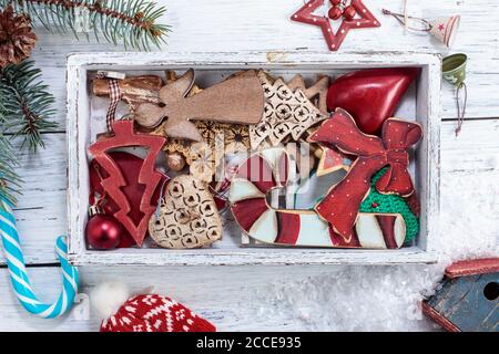 Vintage Weihnachtsschmuck in Box Stockfoto