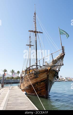 Portimao, Portugal - 11. Juli 2020: Piratenschiff Santa Bernarda, portugiesisches Touristenschiff in Portimao Stockfoto