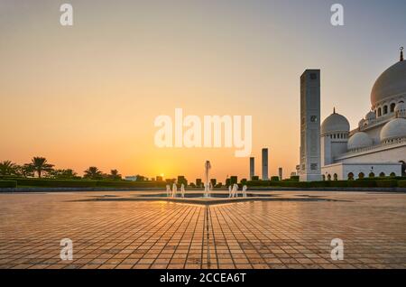 Dubai, VAE, Emirate, Vereinigte Arabische Emirate, Mittlerer Osten, Afrika, große Scheich-Zayed-Moschee, Sonnenuntergang Stockfoto