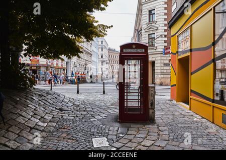 Wien, Österreich, Europa, Telefonzelle im Hundertwasserhaus, Stockfoto