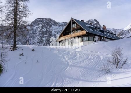 Europa, Österreich, Berchtesgadener Alpen, Salzburg, Werfen, Ostpreussenhütte vor dem Hochkönig-Massiv Stockfoto