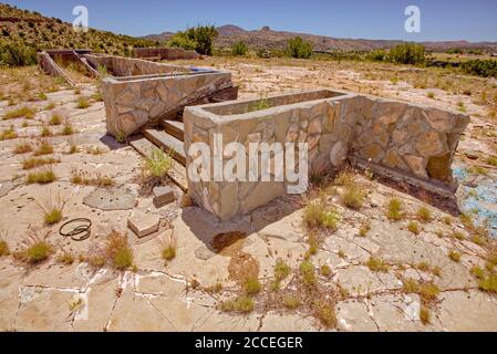 Die Überreste der Stewart Ranch in der Nähe von Paulden AZ. Diese Überreste befinden sich im Wildlife Area des Upper Verde River und sind für die Öffentlichkeit zugänglich. Stockfoto