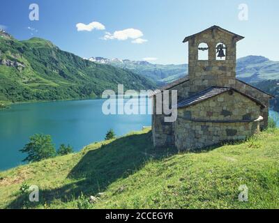 Kleine Kapelle des Roselendsees Stockfoto