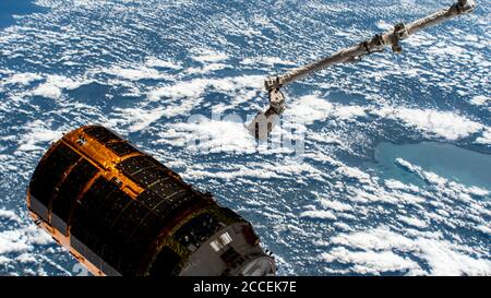 Die Japan Aerospace Exploration Agency H-II Transfer Vehicle-9 Nachschub Schiff schwimmt weg von der Harmony-Modul der Internationalen Raumstation 18. August 2020 in Erde Orbit. Stockfoto