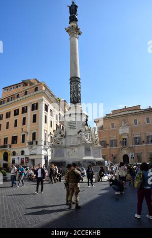 Colonna dell'Immacolata - Säule der Unbefleckten Empfängnis in der Nähe der Spanischen Treppe in Rom, Italien Stockfoto