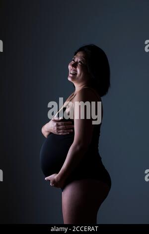 Glücklich schwanger Frau Stockfoto