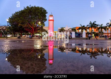 Uhrturm Gouverneur Benito Juarez Cozumel Mexiko gewidmet Stockfoto