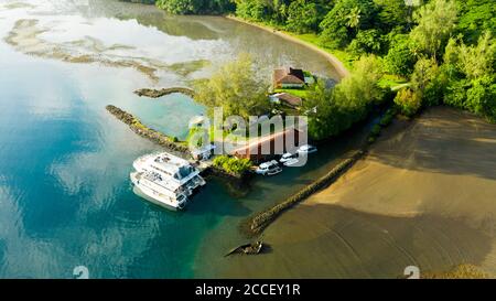 Sonnenstrahlen im Blauen Ozean, Kimbe Bay, New Britain, Papua-Neuguinea Stockfoto