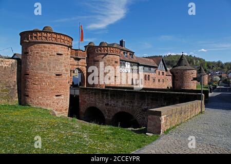 Die Untertor-Brücke, erbaut 1503, Büdingen, Hessen, Deutschland Stockfoto