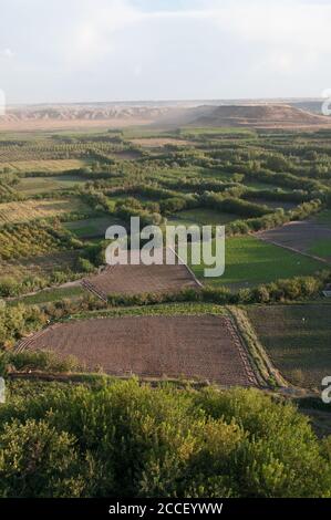 Ackerland im Tigris River Valley am Rande der kurdischen Stadt Diyarbakir, in der östlichen Anatolien Region im Südosten der Türkei. Stockfoto