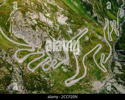 Berühmter Gotthard Pass in der Schweiz - Luftbild Stockfoto