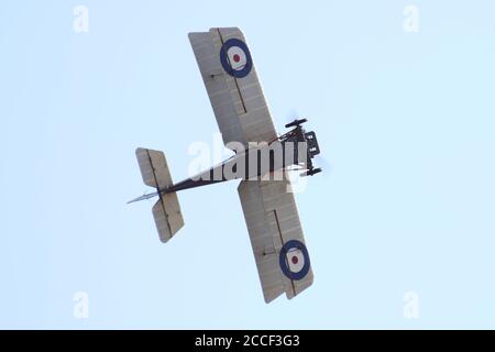 G-BKER, eine privat geführte RAF SE.5a Replik, in den Farben F5447 des Royal Flying Corps, die 2012 auf der RAF Leuchars Airshow zu sehen war. Stockfoto