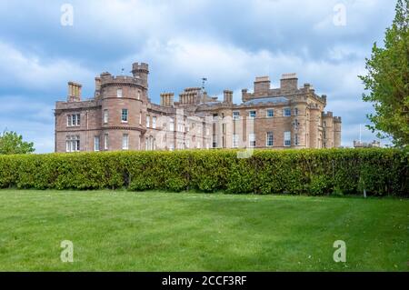 Maybole, Carrick, Schottland - 19. Mai 2012: Außenansicht von Culzean Castle, das sich an den Klippen von Ayrshire befindet, für die Öffentlichkeit zugänglich. Stockfoto