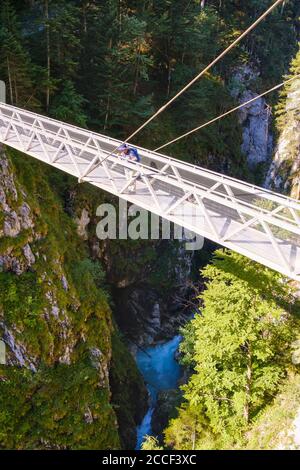 Panorama-Brücke über Leutschklamm, Geisterklamm, Tirol, Österreich, Grenzgebiet bei Mittenwald, Oberbayern, Bayern, Deutschland Stockfoto