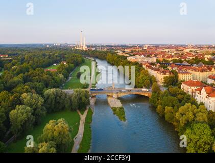 Wittelsbacher Brücke über Isar und KWK Süd, rechts Isarvorstadt, Luftaufnahme, München, Oberbayern, Bayern, Deutschland Stockfoto