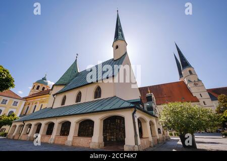 Gnadenkapelle und Kirche St. Philipp und Jakob, Kapellplatz, Altötting, Oberbayern, Bayern, Deutschland Stockfoto