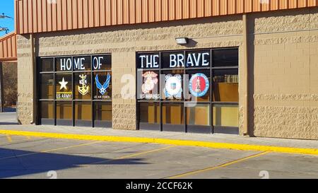 Heimstadion der Brave auf einem Tankstellenfenster, Alamo Nevada, USA Stockfoto