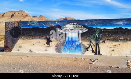 Alien und UFO Wandbild bei ET Fresh Jerky Store, Hiko Nevada USA Stockfoto