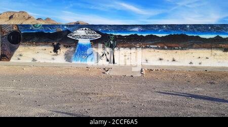 Alien und UFO Wandbild bei ET Fresh Jerky Store, Hiko Nevada USA Stockfoto